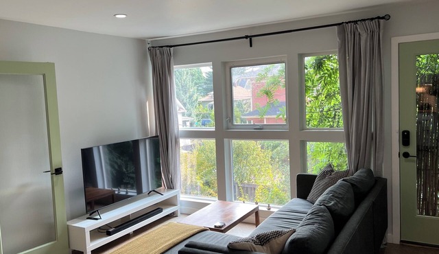 Private entrance 1 bedroom apt near Mississippi Street restaurants and shops