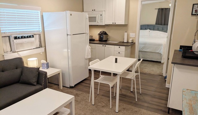 Private Entrance 1 Bd 1.5 Bath Guest Suite in Cypress Gardens near Legoland