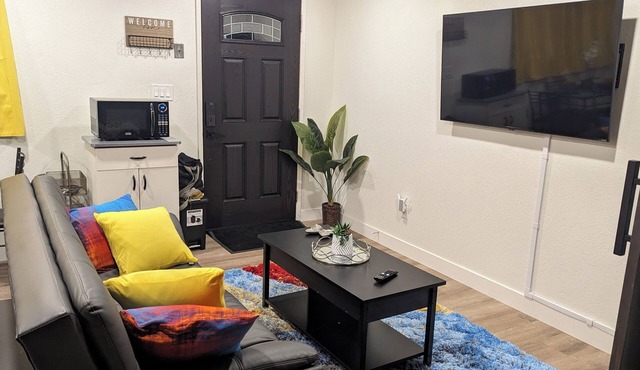 Private entrance guest house very peaceful. 15 min from downtown Sacramento