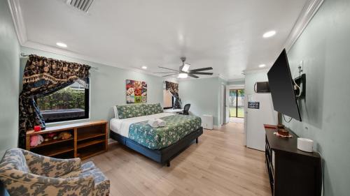 Private Entrance King Room and Private Bath UMiami