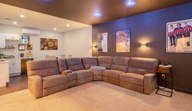 Private Entrance Movie Theater Stay New Build 2023