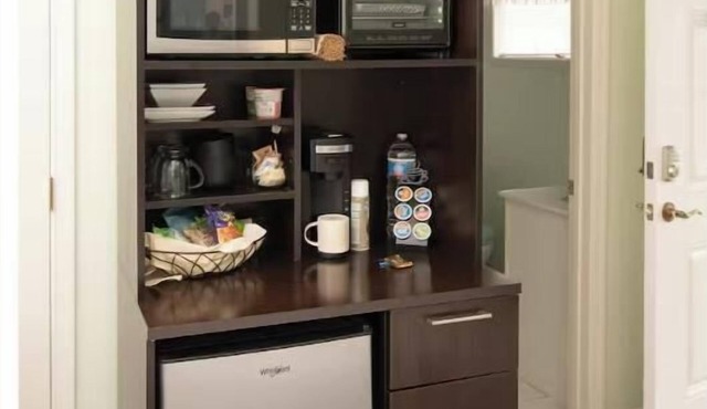 Private Entrance & New La-Z-Boy Comfort™ Mattress