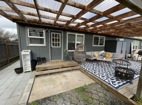 Private Entrance Room 3 Miles from Eugene Airport