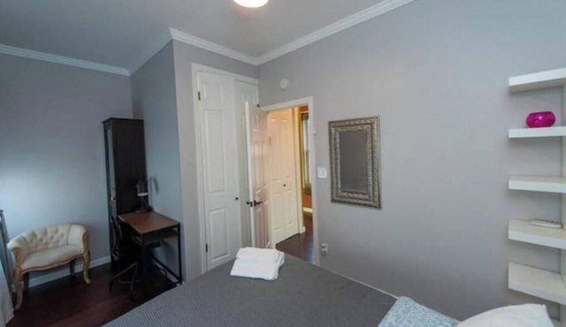 Private entrance studio with bathroom