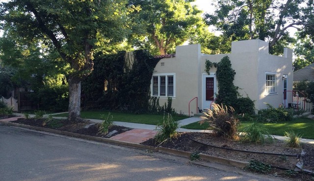 Private Entrances-Mapleton Hill Bungalow-Large Studio with Private Patio