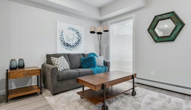 Private Entry by River with Smart TV and Mini Fireplace