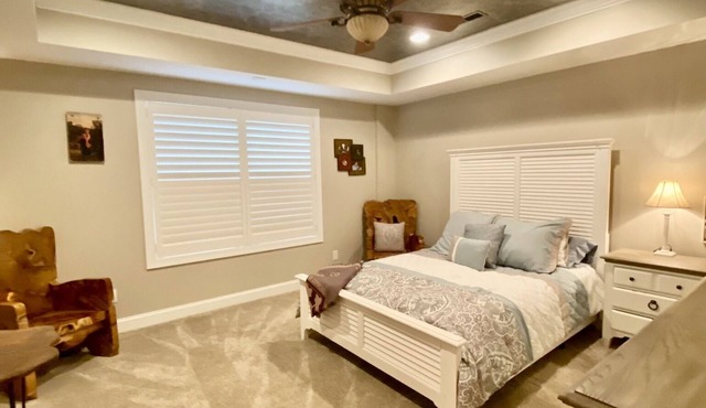 Private Entry In-Law Suite, Close to Hall of Fame w/ Hot Tub and Personal Spa!