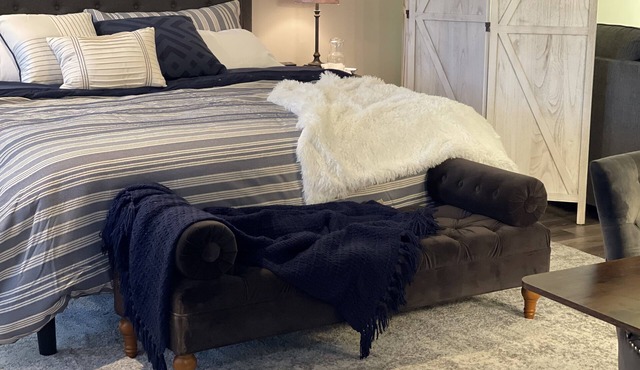 Private Entry, Kng Sz Bed, Kitchenette, Pets Welcm, Cozy, completely separate!