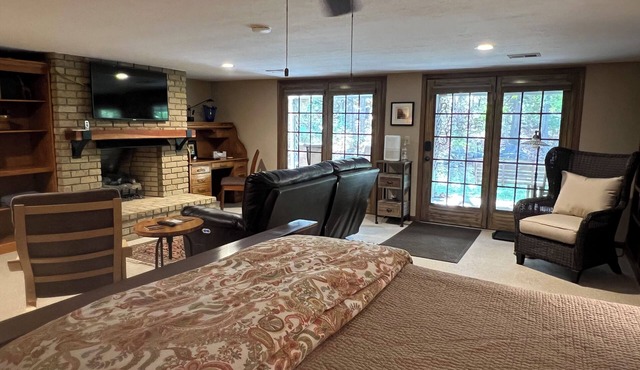 Private Entry Studio with Gas Fireplace @ I-71 Polaris near Chase