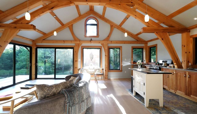 Private Escape: Gorgeous Cabin on 20 acres overlooking pond.