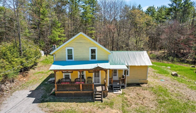 Private escape near the lake, town, and hiking with free WiFi and full kitchen