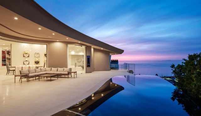 Private Estate in La Jolla w/Infinity Pool, Panoramic Ocean Views & Gym