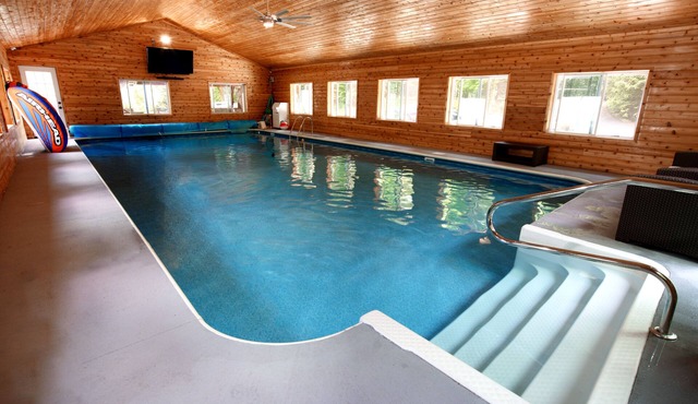 Private estate.Indoor saltwater heated Pool Tennis pickle ball &disc golf course