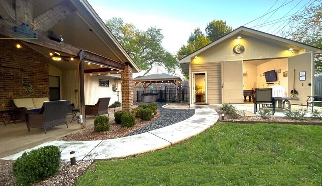 Private Estate: Office, 4-seat Spa & Game Lounge