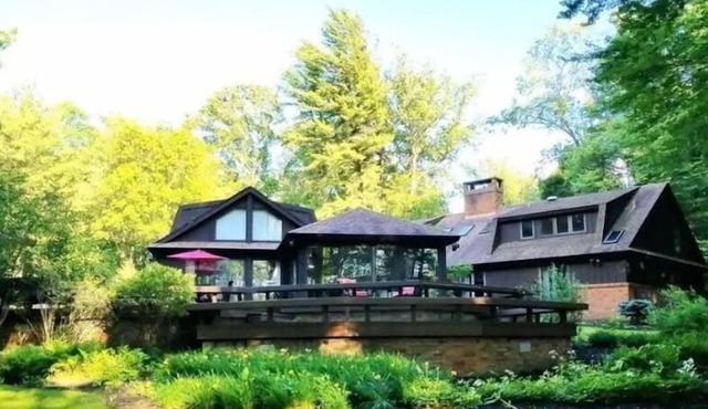 Private Estate Surrounded by Woods, Ponds, Nature and Peace