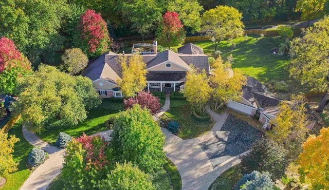 Private Estate w/ Hot Tub & Pool House
