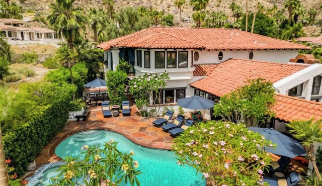 Private estate with tennis & mountain views