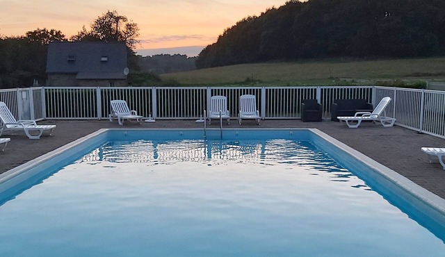 Private estate with 10 rooms, large park and swimming pool