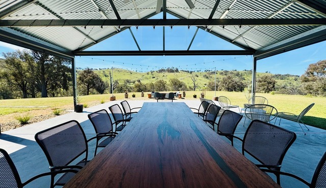 Private Estate with Spa - Luxurious Huon Creek Retreat