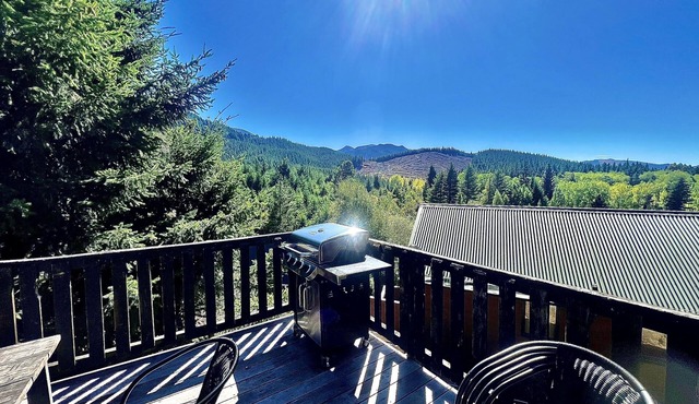 Private fabulous views including woodland reserve - Private Cedar Hot Tub