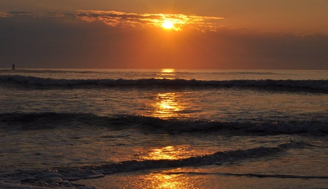 Private Family Beach, Virginia Beach Boardwalk Nextdoor Sunday check-in toSunday