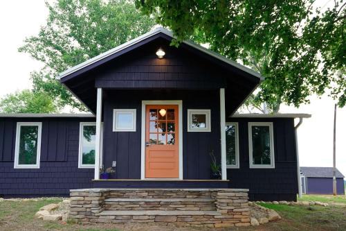 Private Family Cottage 3BR 2 BATH - 2 min to TIEC The Orange Door