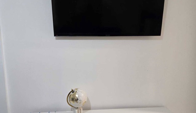 Private Family Friendly 1 Bedroom Apt with Kitchen, WiFi & Laundry in Plainfield