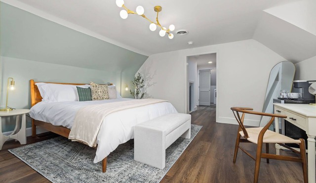 Private family-friendly suite w/playroom at boutique inn!