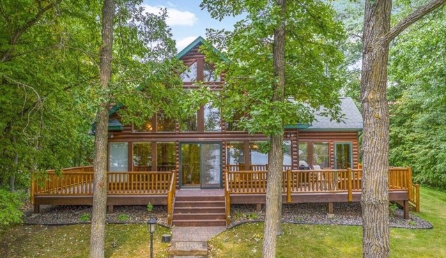 Private, family friendly lake home w/sandy beach in Crosslake on Pine Lake