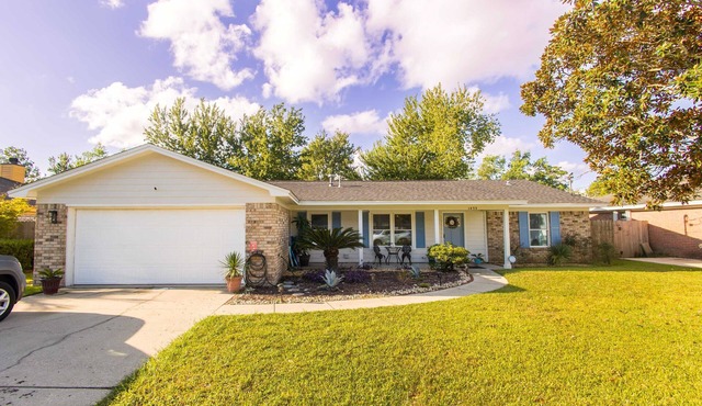 Private family home close to the beach, fishing and NAS