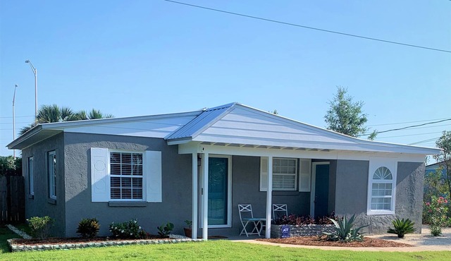 Private Family sized Beach House! Short drive to the white sand beaches!