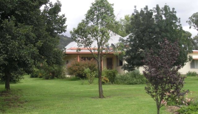 Private Farmhouse and garden, located between Mudgee & Rylstone