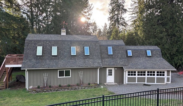 Private Farmhouse Retreat on 2.6 Serene Acres with Private Fitness Studio