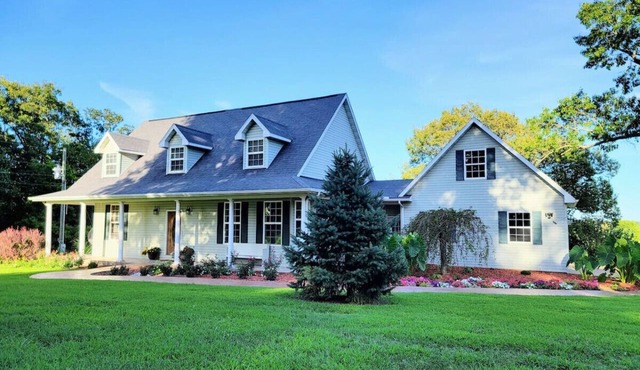 Private Farmhouse Retreat in Shoal Creek