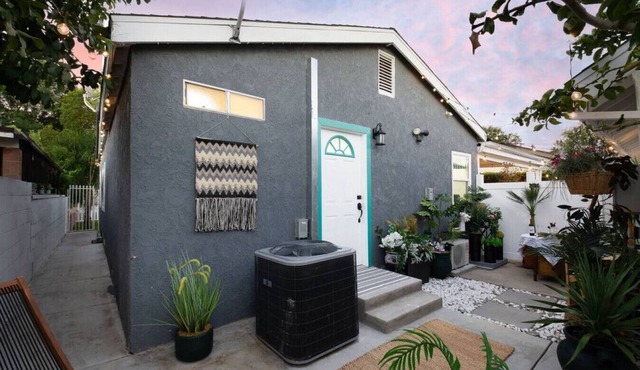 Private Fenced 1 BD Guest House w/Parking + W/D
