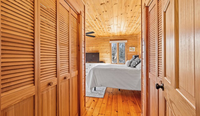 Private Fenced Pool · 3BR Lodge · Walk to PEI National Park Beach