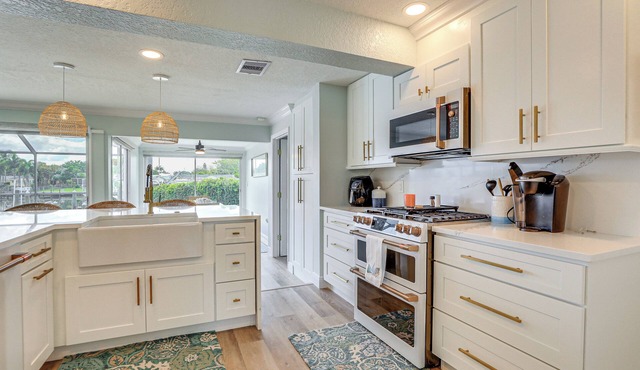 Private Fishing Dock: Waterfront Palmetto Home!