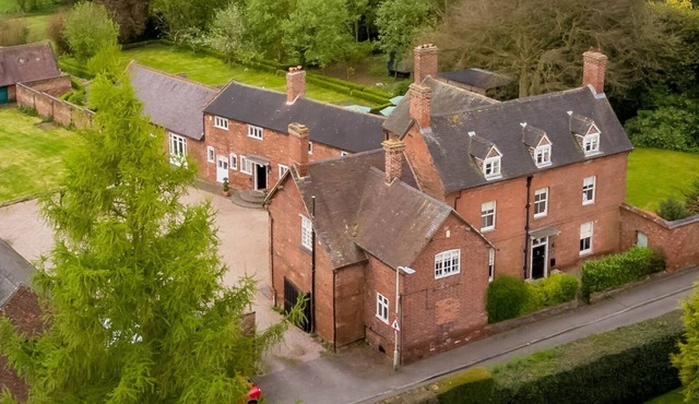 Private Five Star Luxury Country Estate for up to 26 Guests