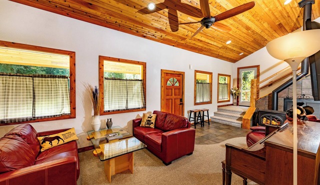 Private Forest Cabin Near Silverwood Theme Park - Sleeps 5