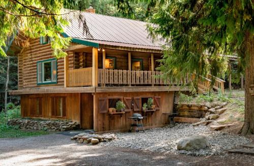 Private Forest Lodge Near Silverwood Theme Park - Sleeps 10