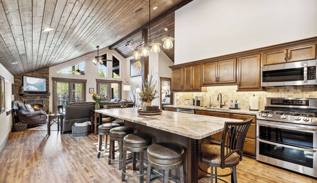 Private Forest Retreat 2 Miles to Glacier ! Hot Tub, Decks, Firepits