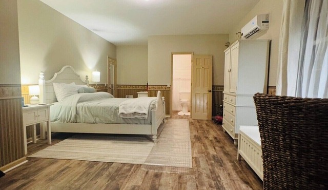 Private Forest Stay Hotel Style Suite; Boat Parking Near Lake Seminole