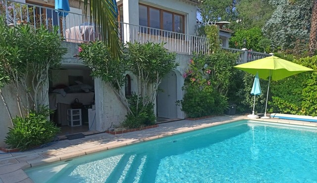 Private pool, View of the Esterel, haven of peace, south facing