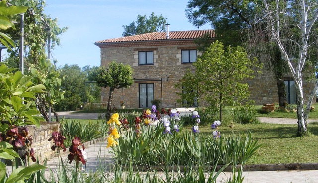 Private hamlet in the heart of nature for 23 people, all comforts with swimming pool