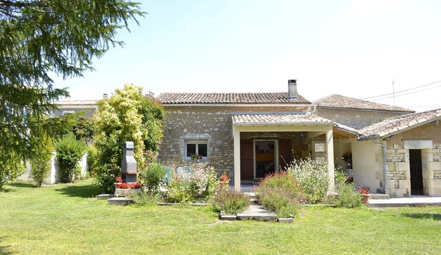 Private garden, swimming pool, picturesque village location, bank, bakery