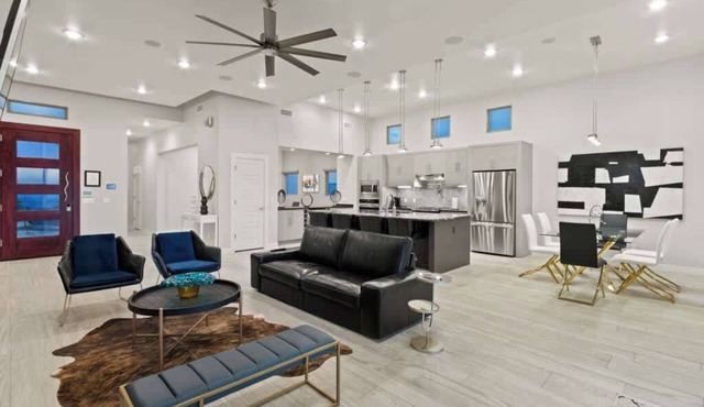 Private Franklin Hills Retreat With A Pool (Views)