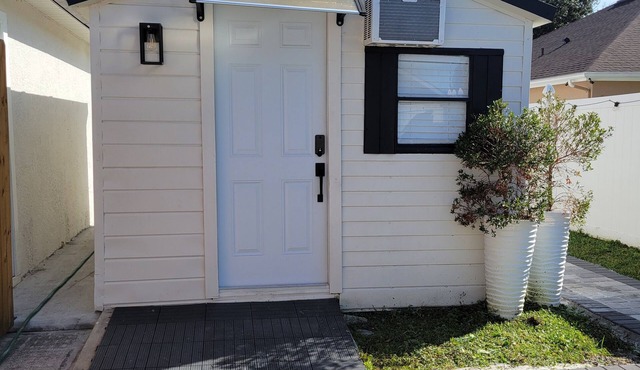 Private & Fully Independent Tiny House in Kissimmee,Fully Equipped.