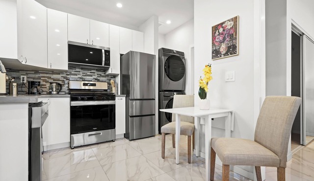 Private, Fully loaded, Quiet, New Guesthouse!