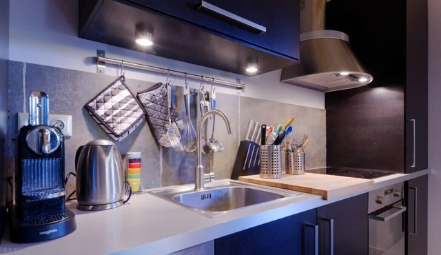 Private furnished apartment with all comfort with a garden & swimming pool