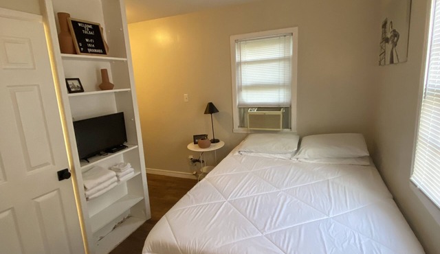 Private garage apartment in best neighborhood in Tulsa